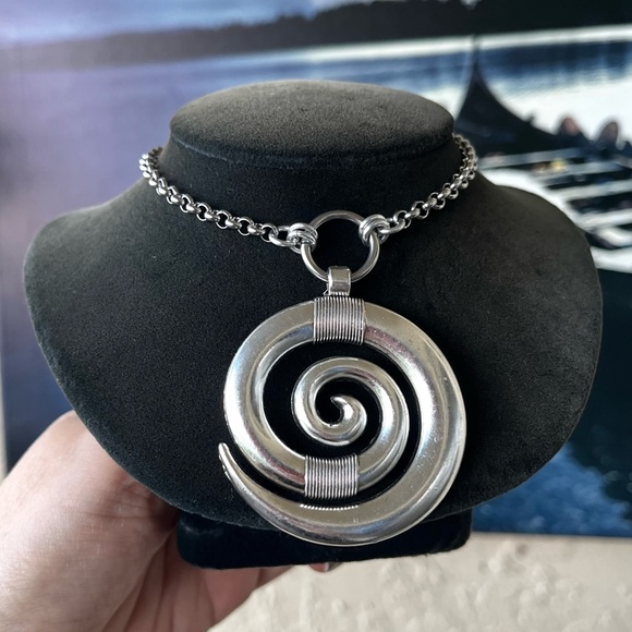 Big silver plated spiral charm on Stainless steel rolo chain boho necklace - Picture 2 of 10
